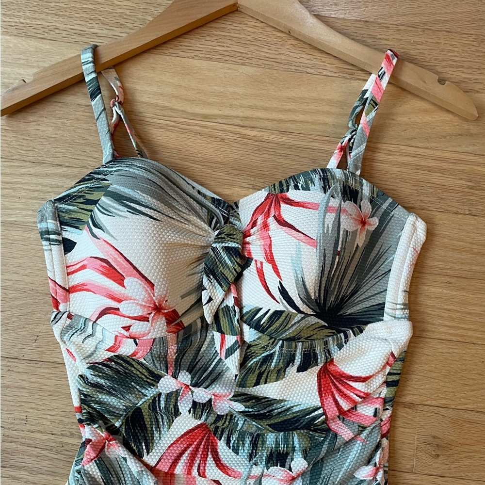 Kona Sol One Piece Swim Suit Size Medium in Excellent Condition - Picture 4 of 9